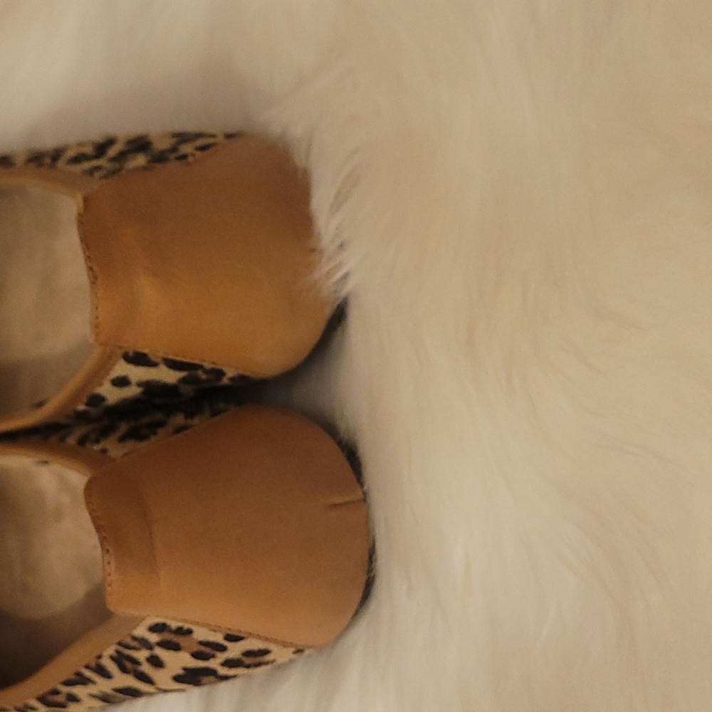 Vionic Shoes - Picture 3 of 6